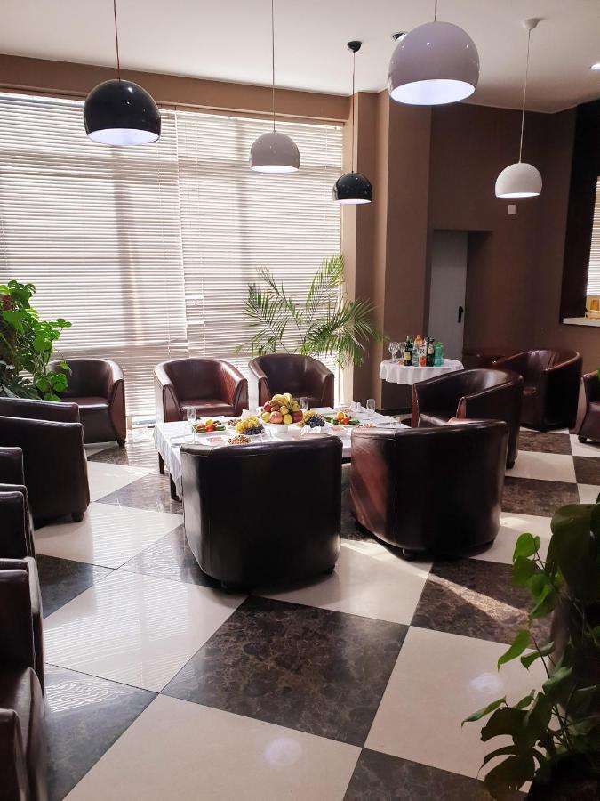 Hotel Karon Palace Qal'ai Khumb Exteriér fotografie